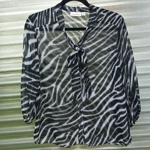 😄😍ANIMAL PRINT BLACK AND GRAY SZ M BLOUSE